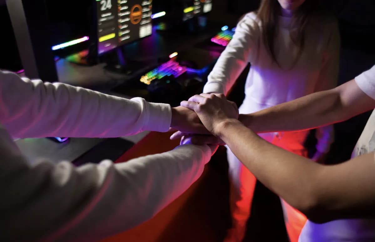 Od użytkowników do fanów: przewodnik po budowaniu społeczności inspirowanej e-sportem i iGamingiem