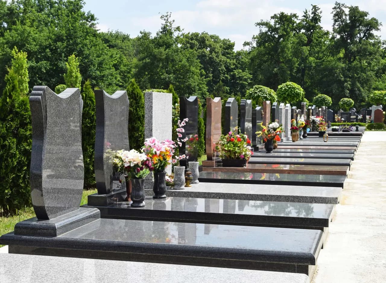 Ile kosztuje miejsce na cmentarzu? Sprawdź ceny i uniknij niepotrzebnych kosztów