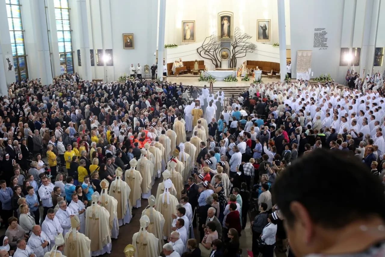 Czy 2 maja trzeba iść do kościoła? Oto prawda o obowiązkach religijnych