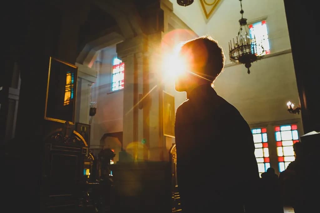 Czy msza w telewizji jest ważna? Odkryj jej duchowe znaczenie