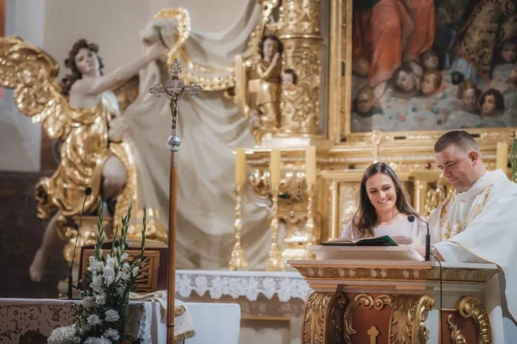 Ile trwa msza weselna? Poznaj czas, który warto uwzględnić w planach