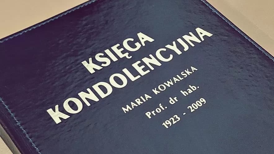 Jak napisać msze za zmarłego, aby była pełna szacunku i osobista