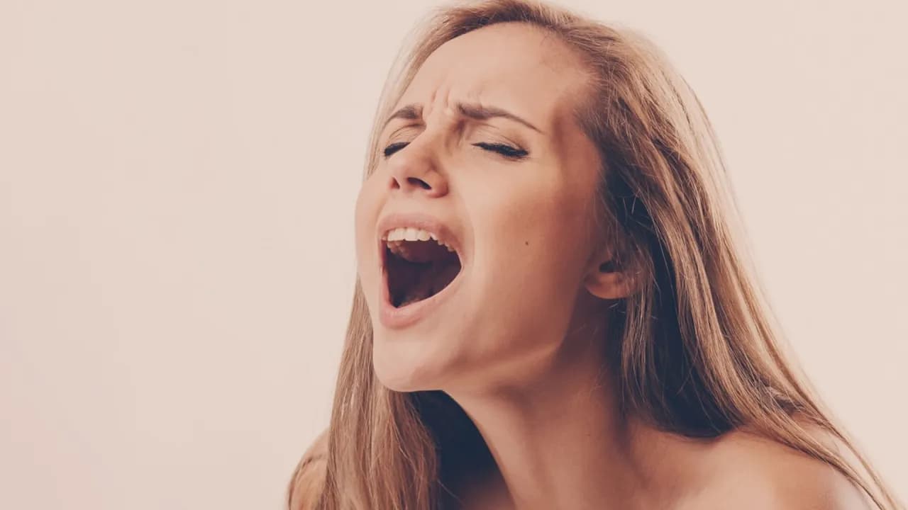 Orgazm podczas snu czy to grzech? Prawda o nocnych przyjemnościach