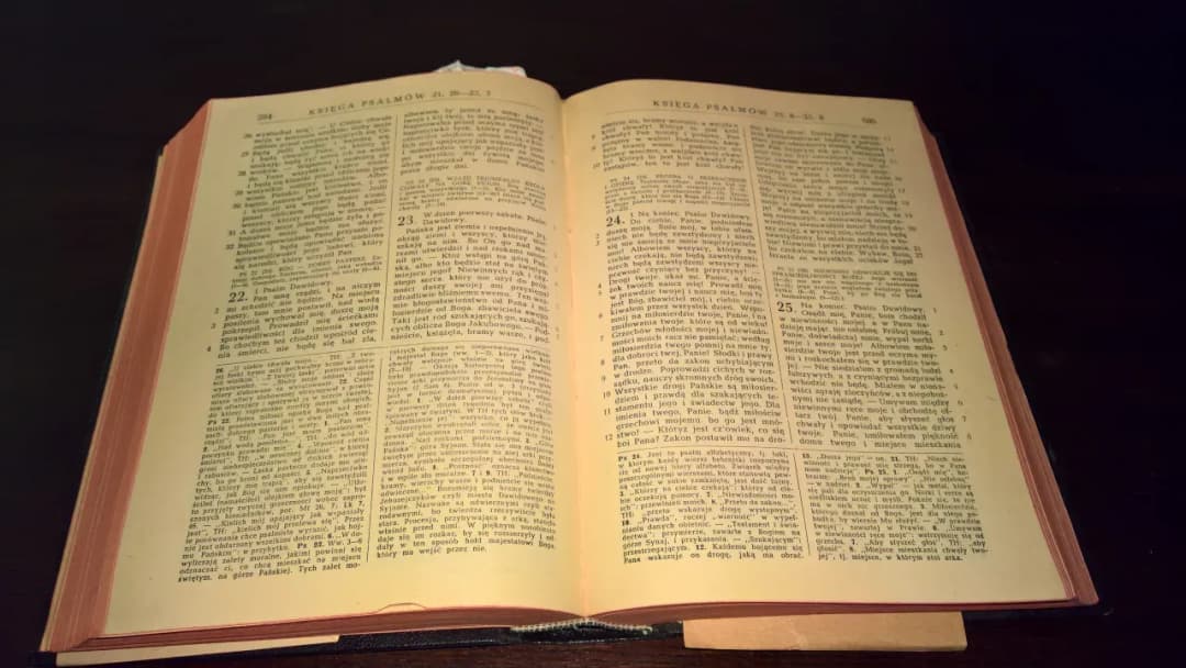 Czy Stary Testament obowiązuje katolików? Odkryj jego znaczenie dziś