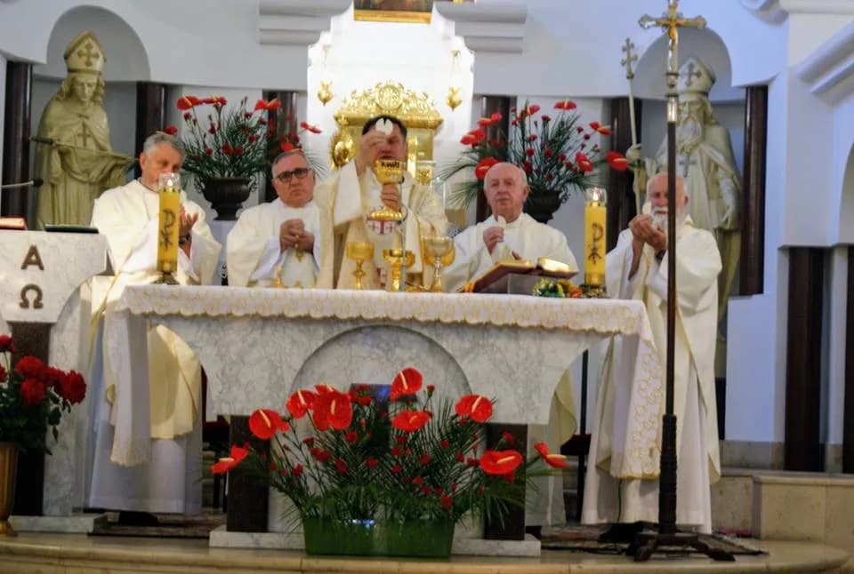 Co to jest aklamacja w kościele i dlaczego jest tak ważna?