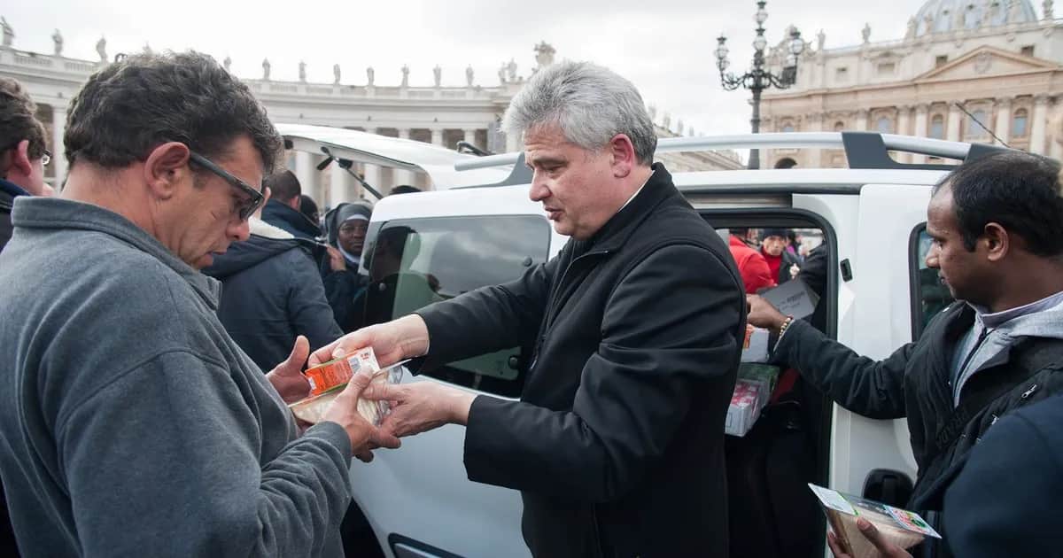 Kardynał Konrad Krajewski: Jego niezwykła droga i wpływ w Kościele