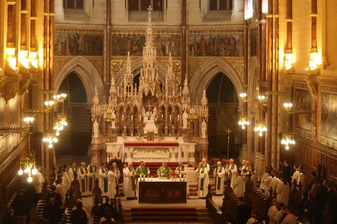 Czym jest msza gregoriańska? Definicja, historia i znaczenie w liturgii