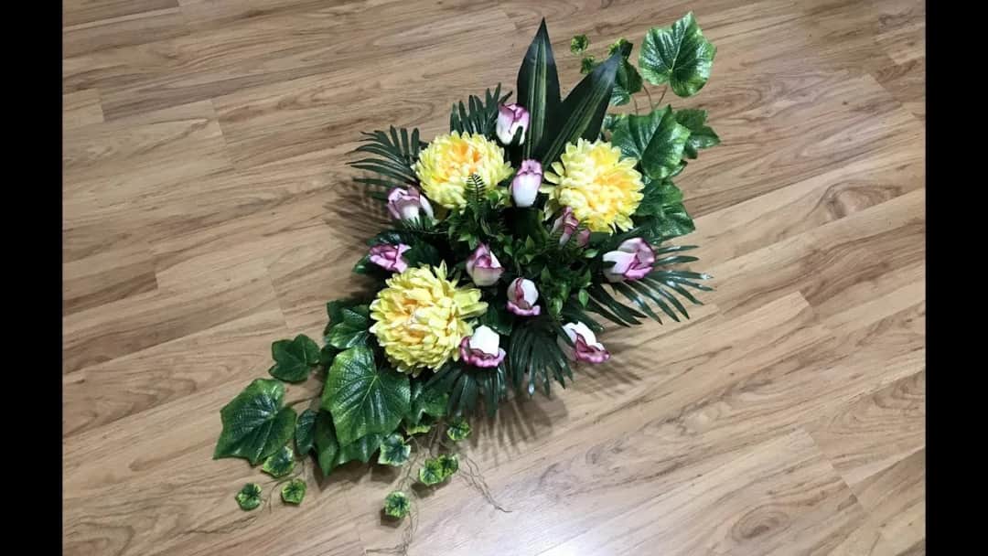 Prosty stroik na cmentarz krok po kroku – łatwe i trwałe pomysły na grób