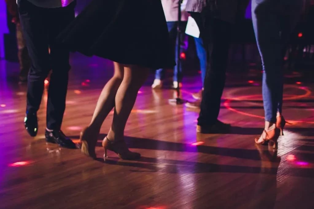 Czy w adwencie można tańczyć? Odkryj, co mówią tradycje i zasady