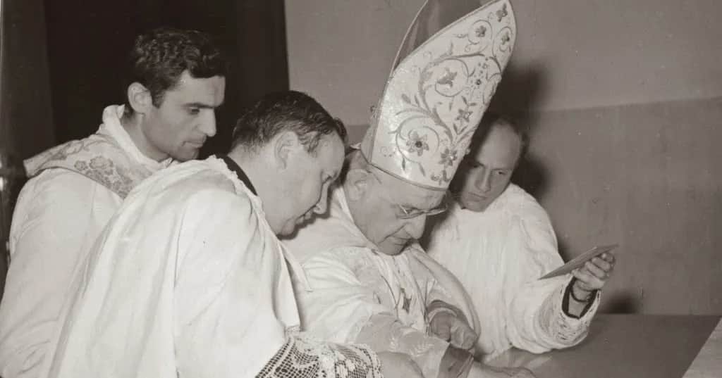 Ile świec na ołtarzu? Odkryj tajemnice liturgicznych tradycji