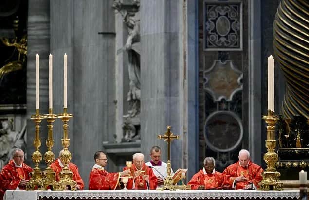 Watykan kardynałowie: ich kluczowe role i wpływ na Kościół katolicki