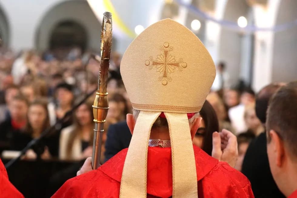 Ile trwa msza bierzmowania? Poznaj fakty i przygotuj się