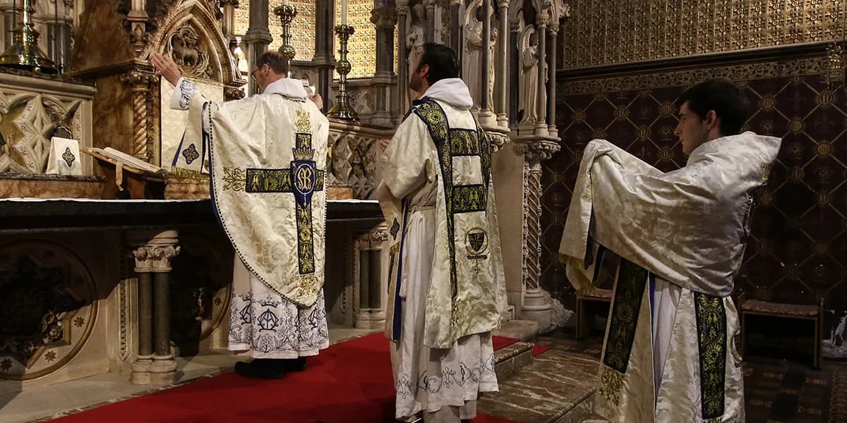 Msza trydencka ile trwa? Odkryj, co wpływa na jej długość