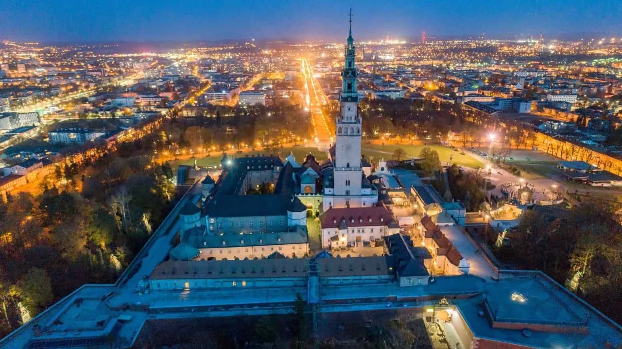 O której jest msza święta z jasnej góry w telewizji? Sprawdź godziny!