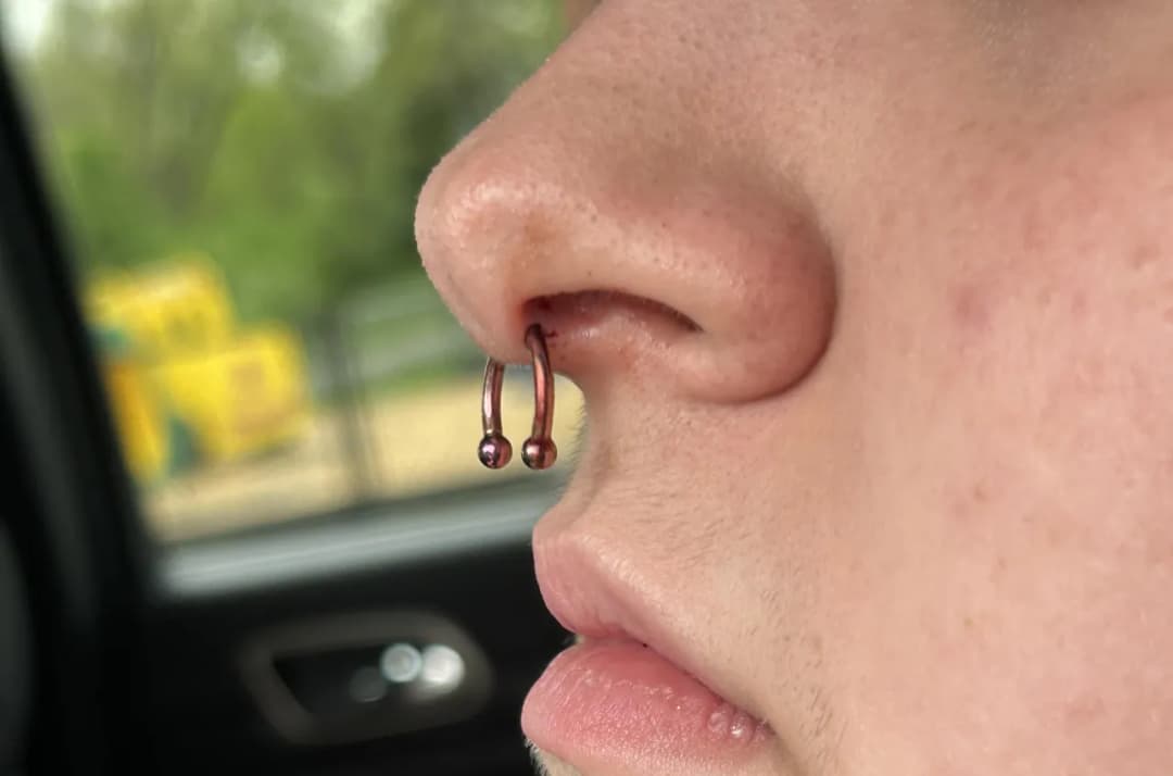 Czy piercing to grzech? Odkryj kontrowersje i religijne spojrzenia