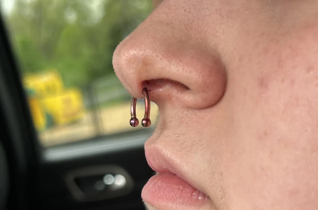 Czy piercing to grzech? Odkryj kontrowersje i religijne spojrzenia