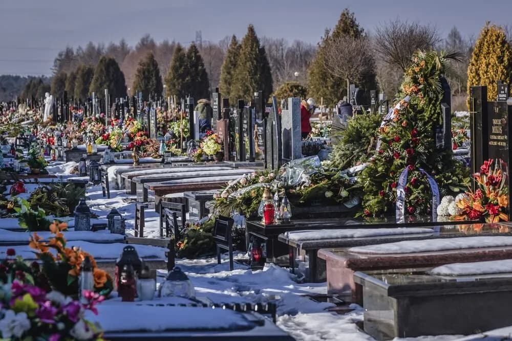 Jak łatwo dojechać na cmentarz Wólka Węglowa – wskazówki i trasy