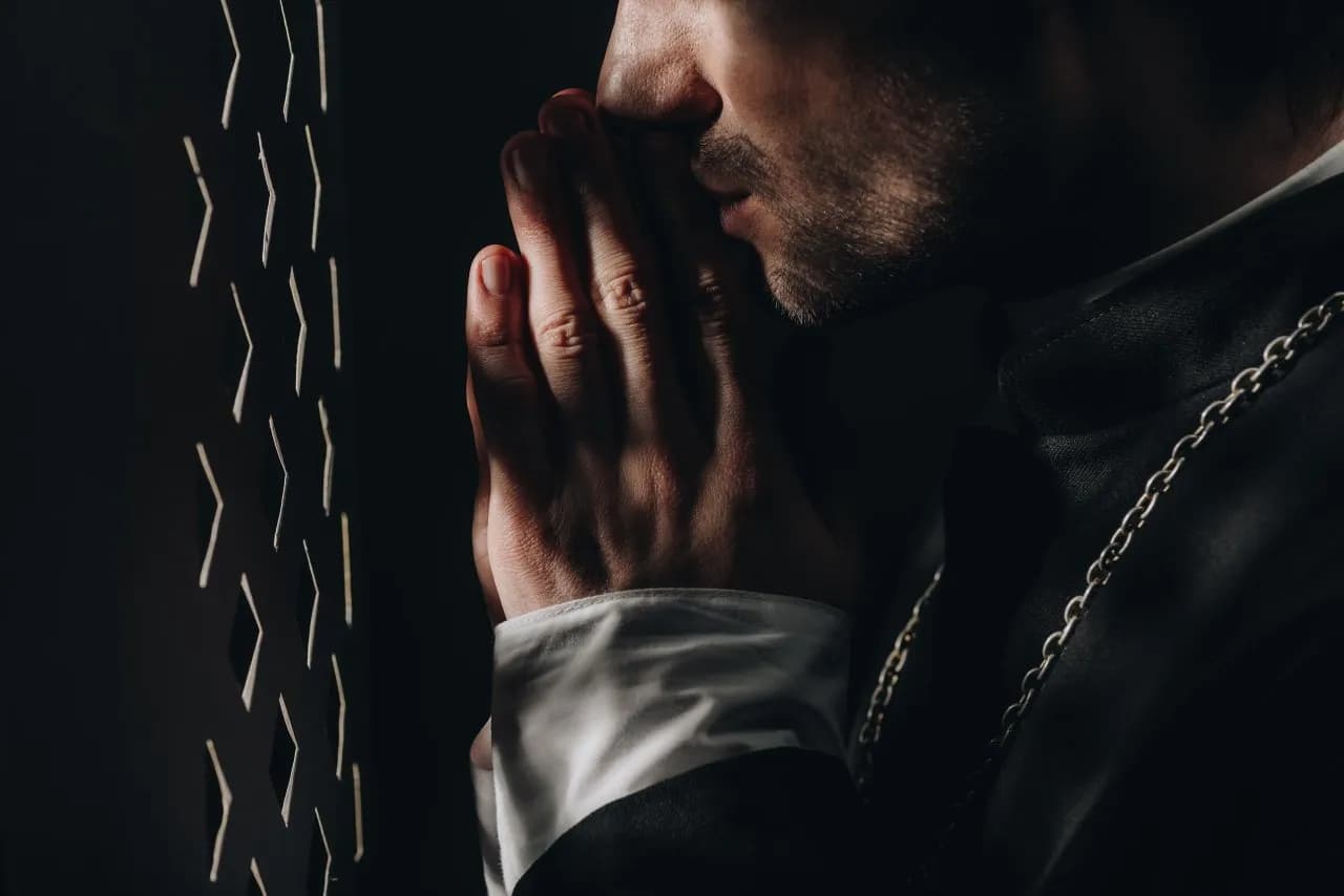 Jak wygląda spowiedź przedślubna? Wszystko, co musisz wiedzieć przed ślubem