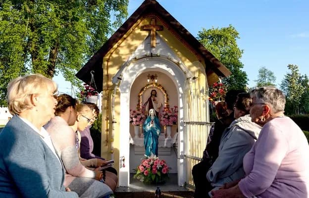 Skąd pochodzi nazwa litania loretańska? Odkryj jej tajemnice i znaczenie