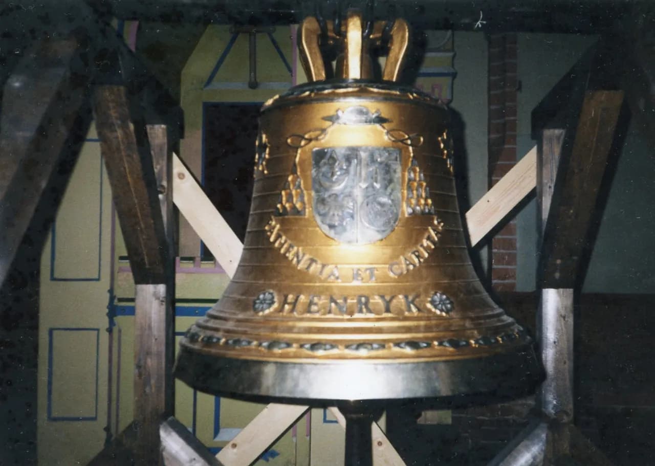 Dlaczego biją dzwony w kościele o 21? Wyjaśnienie tradycji i symboliki