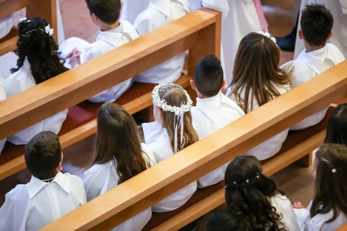 Ile trwa msza komunijna? Zaskakujące fakty o jej czasie trwania