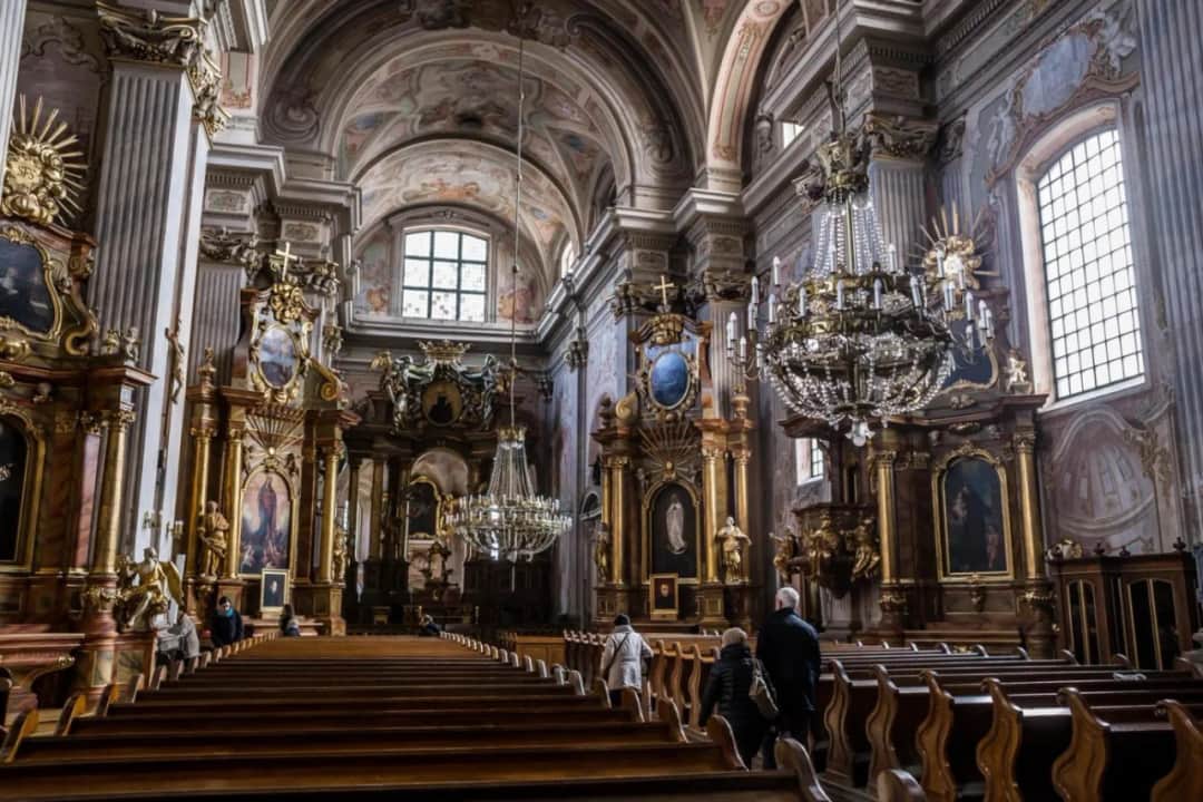 Ile kościołów jest w Warszawie? Zaskakująca liczba i ciekawostki